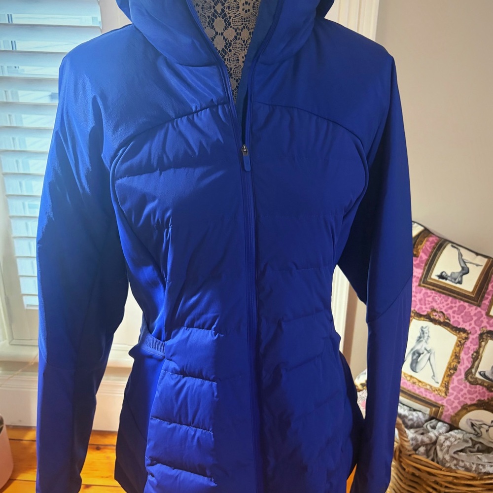 lululemon athletica Women's Vibrant Blue Puffer Jacket